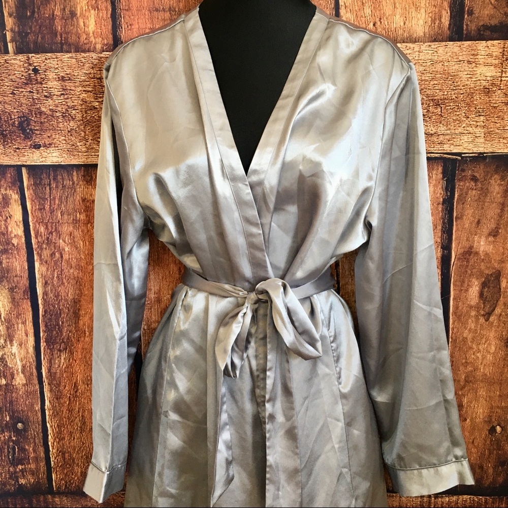 Silver grey robe , L